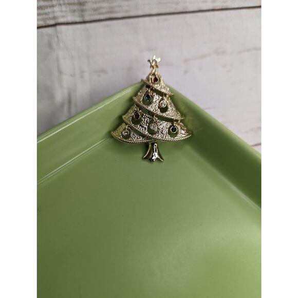 Vintage Christmas Tree Brooch Pin Red Green Blue Clear Rhinestones Goldtone - Picture 2 of 3